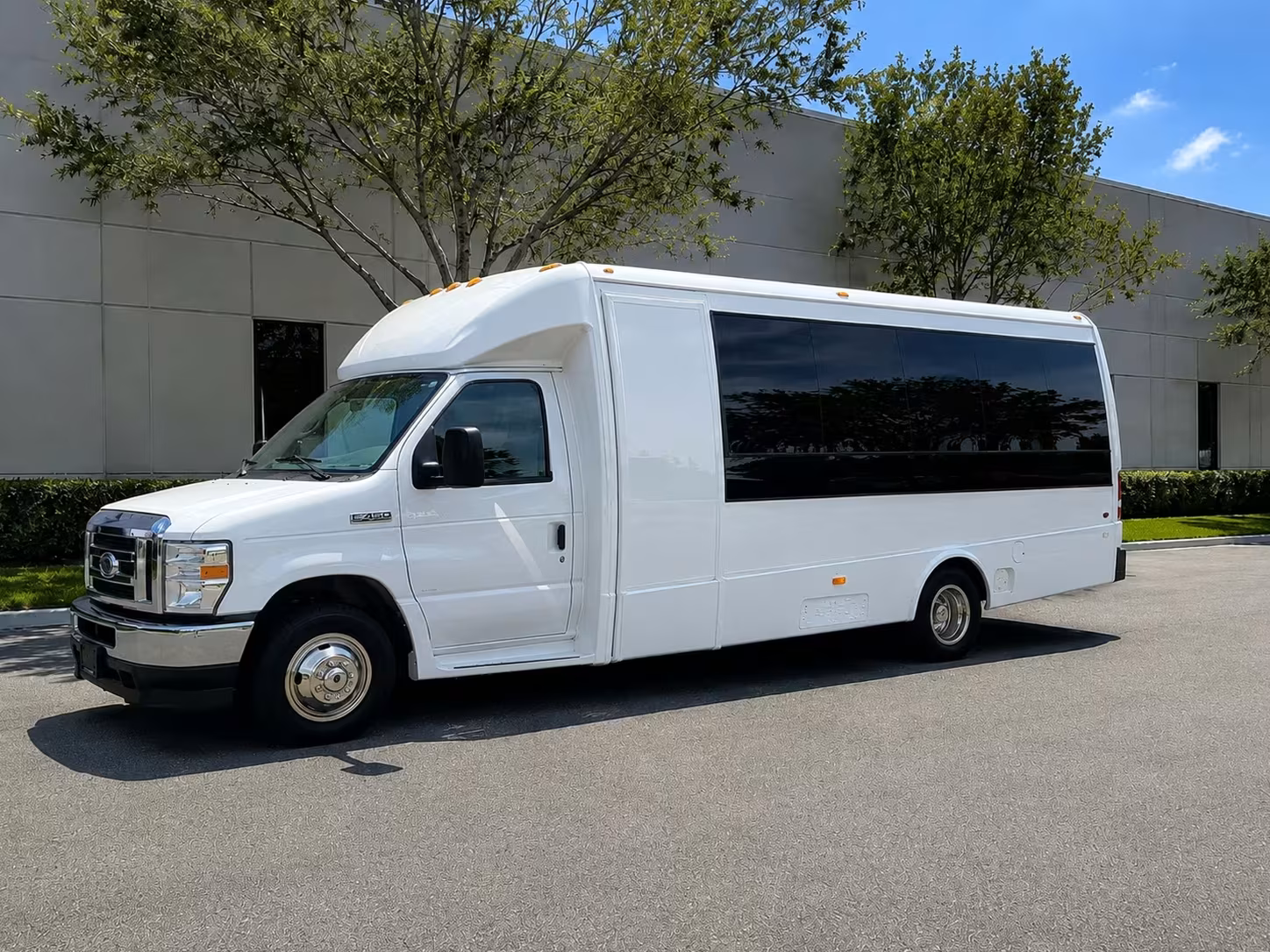elizabeth 18 passenger minibus rental